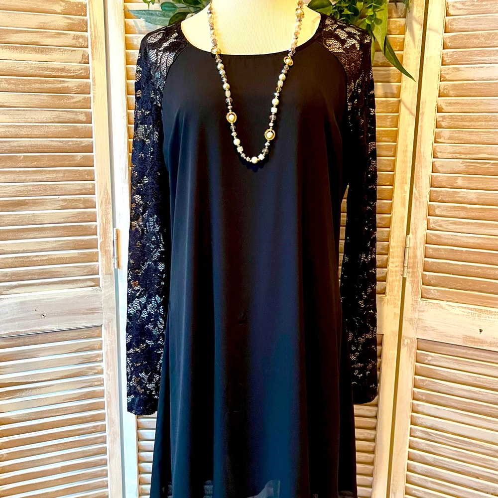BOUTIQUE ITEM-  BLACK SHIFT DRESS WITH LONG LACE SLEEVES